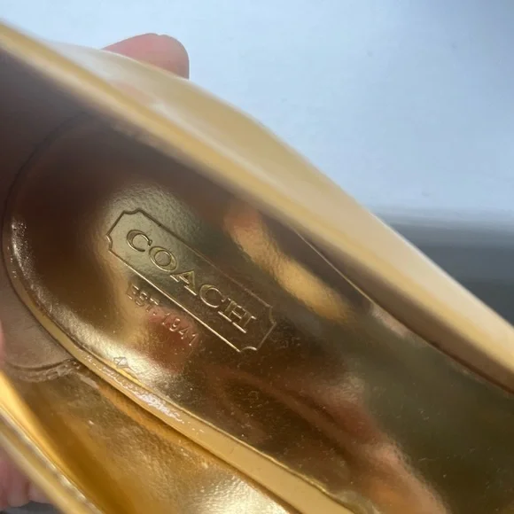 Coach patent mustard court shoe high heels - Picture 2 of 7